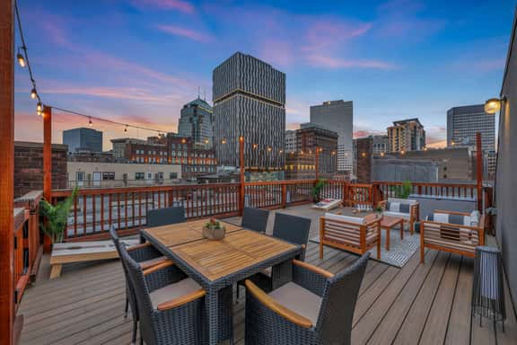 Lofts 600 - Image 1