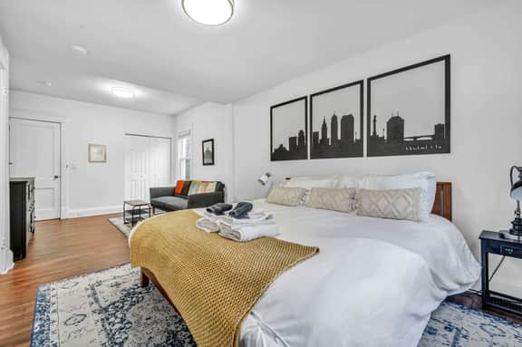 W 61st 1337 - Image 2