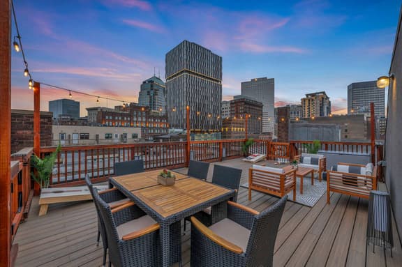 Lofts 600 - Image 1